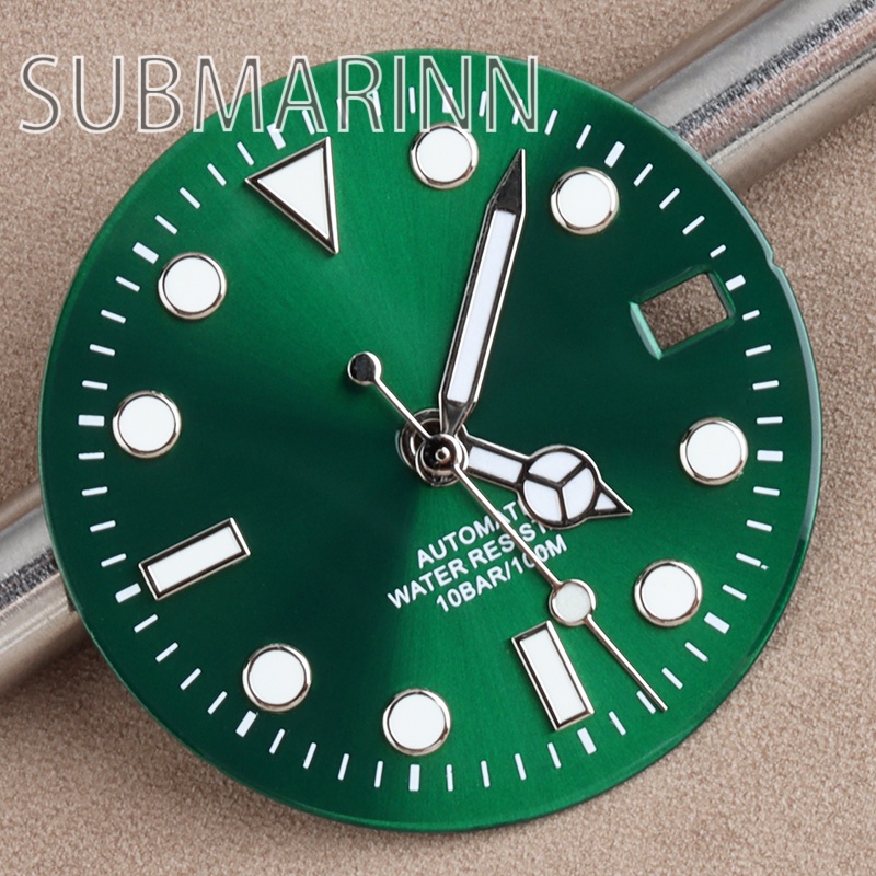 Aiguilles de cadran de montre  - Luxury Watch With Green Dial avis et prix